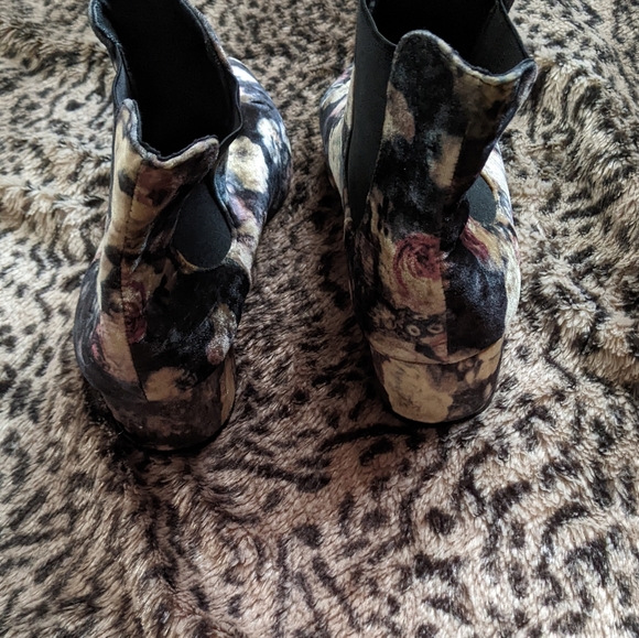 Velvet boot - Picture 5 of 6